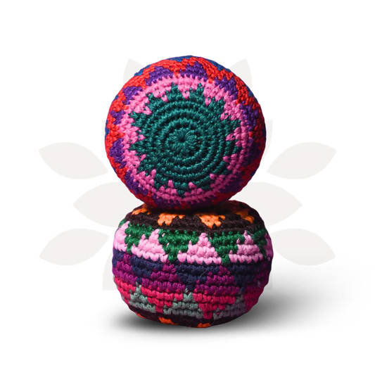 🎨 50% DE RÉDUCTION 🧶 Balle anti-stress multicolore en tricot – façon hacky sack, crochetée main – Souple, colorée & apaisante – parfaite pour le bureau, l’école ou la relaxation ✨