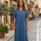👗 50% DE RÉDUCTION 🔥 Robe-chemise midi en jean pour femme avec poches – Denim souple & coupe décontractée – Idéale pour l’été ou le quotidien – confortable et flatteuse ✨🌸