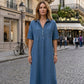 👗 50% DE RÉDUCTION 🔥 Robe-chemise midi en jean pour femme avec poches – Denim souple & coupe décontractée – Idéale pour l’été ou le quotidien – confortable et flatteuse ✨🌸