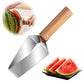 🍉 50% DE RÉDUCTION 🔥 Coupe-pastèque multifonction en acier inoxydable – Design triangle & capuchon de protection – Coupe nette et rapide – idéal pour fruits, fromage ou gâteaux ✂️🍽️✨