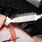🔪 ACHETEZ 1 - RECEVEZ 1 GRATUIT ! ✨ Écailleur de Poisson en Acier Inoxydable - Design Ergonomique pour un Nettoyage Rapide et Sans Bave 🐟🏠