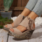 👡 50% DE RÉDUCTION! 🌸 Sandales Compensées à Bout Ouvert & Pompon pour Femme – Style Bohème, Légères & Parfaites Pour Un Look Estival ☀️