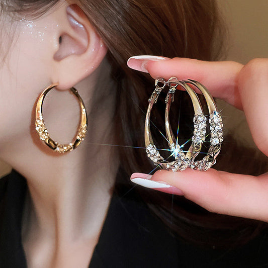 Boucles d'oreilles circulaires avec zircon