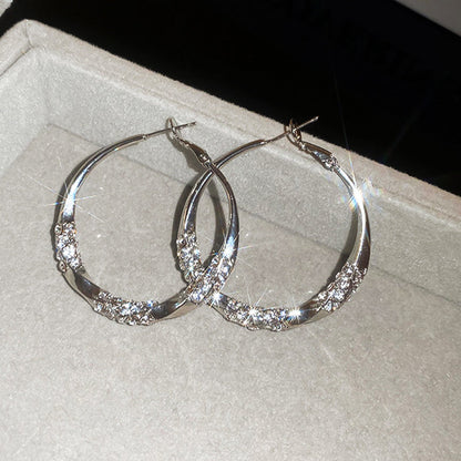 Boucles d'oreilles circulaires avec zircon