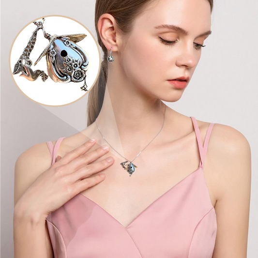 🐦 50% DE RÉDUCTION ! ✨ Collier Délicat avec Pendentif Ajouré en Forme de Nichoir – Design Unique, Fini de Qualité & Cadeau Original 🎁