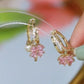 🌸 Boucles d'Oreilles en Perles de Cristal à Quatre Pétales – À Moitié Prix ! ✨ 💖 Élégance Subtile & Style Raffiné pour Toutes Vos Tenues