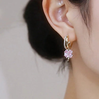 🌸 Boucles d'Oreilles en Perles de Cristal à Quatre Pétales – À Moitié Prix ! ✨ 💖 Élégance Subtile & Style Raffiné pour Toutes Vos Tenues