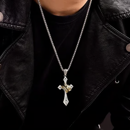 ✨ Collier Vintage avec Croix & Couronne – À Moitié Prix ! 👑✝️ 🎁 Style Élégant & Intemporel – Un Bijou Unique à Petit Prix !