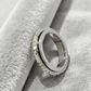 💍 50% DE RÉDUCTION ! ✨ Bague Rotative en Acier Titane avec Zircone – Design Anti-Stress, Confortable au Quotidien & Élégance Intemporelle 🌙