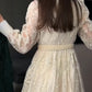 👗 60% DE RÉDUCTION ! ✨ Robe Vintage à Manches Lanternes Brodées – Dentelle Délicate, Coupe Romantique & Élégance Rétro 🌸