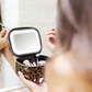 💄 50% DE RÉDUCTION 💎 Trousse de maquillage de voyage avec miroir LED – Éclairage réglable & recharge USB-C – Design compact, parfaite pour les déplacements ou le quotidien 🌟✨