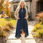 👗 50% DE RÉDUCTION! ✨ Robe en Jean Sans Manches à Ourlet Asymétrique – Coupe Moderne, Denim Durable & Look Décontracté 🌸