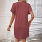 👗 50% DE RÉDUCTION ✨ Robe femme à col en V & manches roulées – Coupe intemporelle, boutons & tissu doux – Élégante, respirante & parfaite pour le bureau, les brunchs ou les journées printanières 🌸