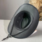 🤠 50% DE RÉDUCTION! 🌵 Chapeau de Cowboy Vintage à Large Bord & Lanière – PU résistant, taille unique ajustable & style western – Parfait pour festivals, plage & look tendance ☀️