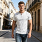 👕 50 % DE RÉDUCTION ☀️ T-shirt Henley manches courtes – Fraîcheur maximale & look moderne – parfait pour l’été ✨