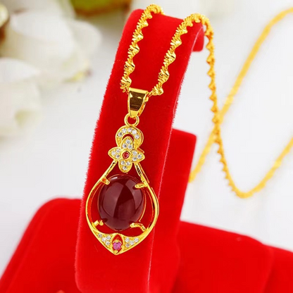 🍀 50% DE RÉDUCTION 💎 Collier trèfle & goutte d’eau – Élégance française à petit prix – Finition dorée, cadeau chic – porte-bonheur et raffinement au quotidien ✨