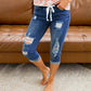 👖 50% DE RÉDUCTION ✨ Pantalon capri en jean déchiré – Style casual edgy & taille ajustable – Coupe courte, parfait pour l’été – look tendance avec baskets ou sandales 🌿