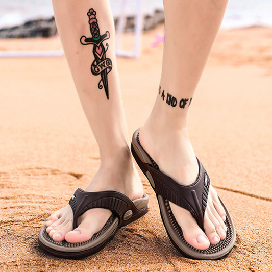🩴 50% DE RÉDUCTION ✨ Tongs homme légères – Semelle massante, antidérapante & flexible – Parfaites pour la plage, la piscine ou les journées chaudes – confort absolu sous le soleil 🏖️