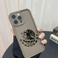 📱 50% DE RÉDUCTION 🛡️ Coque de protection antichoc en silicone – Grip ergonomique & protection caméra surélevée – Design léger, avec emblème culturel stylisé – allie style et sécurité au quotidien ✨