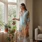 👗 50% DE RÉDUCTION 🌺 Robe maxi imprimé rétro bohème femme – Silhouette fluide & flatteuse – Tissu premium respirant, col V & boutonnage devant – bleu clair, tailles XS-3XL – parfaite pour les journées chaudes ✨🌸