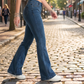 👖 50% DE RÉDUCTION ⏳ Jean évasé stretch coupe slim – Denim confortable & silhouette allongée – Look rétro moderne, idéal pour le quotidien ou les sorties – élégant et flatteur ✨🌸