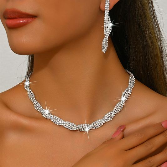 💎 50% DE RÉDUCTION! ✨ Parure Collier & Boucles d'Oreilles en Strass – Design griffe, chaîne élégante & éclat scintillant – Parfaite pour sublimer vos tenues de soirée 🌟