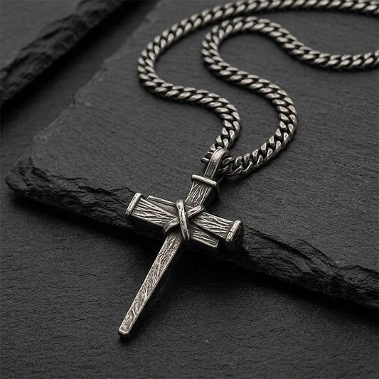 ⛓️ 50% DE RÉDUCTION! ✝️ Collier Pendentif Croix Clou Vintage – Design robuste, finition argentée & style intemporel – Parfait pour un look masculin et spirituel au quotidien 🖤