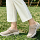 👟 50% DE RÉDUCTION! 🚶‍♀️ Chaussures de Marche Confort Lift pour Femmes – Semelle amortissante, maintien doux & design élégant – Idéales pour la marche, le quotidien et les voyages 🌸