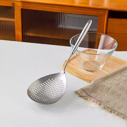 🍳 50% DE RÉDUCTION! 🥄 Écumoire en Inox Qualité Alimentaire – Égouttage rapide, manche long & polyvalente – Idéale pour friture, soupes et pâtes ✨