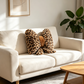 🐆 50% DE RÉDUCTION! 🎠 Coussin Léopard à Nœud – Fourrure synthétique, coton PP haute résilience & design ergonomique – Parfait pour canapé, lit ou décoration ✨