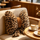 🐆 50% DE RÉDUCTION! 🎠 Coussin Léopard à Nœud – Fourrure synthétique, coton PP haute résilience & design ergonomique – Parfait pour canapé, lit ou décoration ✨